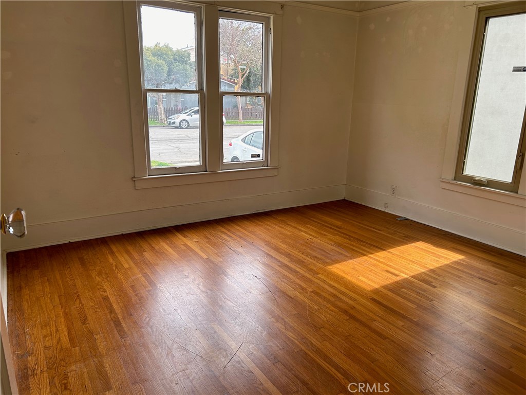 2285 Pine Avenue Long Beach, CA 90806 - Photo 20 of 25 an empty room with wooden floor and windows