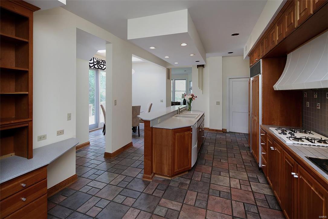 28 Dromara Road Ladue, MO 63124 - Photo 8 of 17 Gallery Image 8