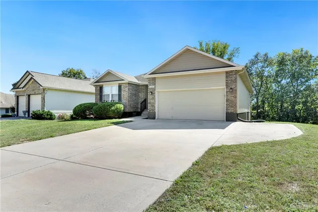 $359,900 | 1309 Southwest Graystone Drive, Grain Valley, MO 64029