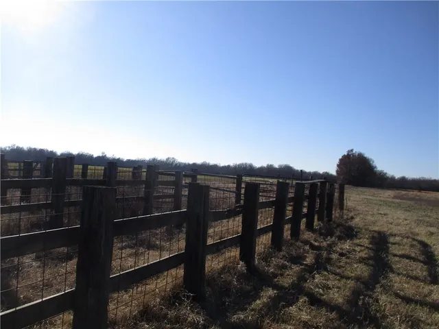 $1,000,000 | 5484 Southwest 40th Street, Columbus, KS 66725