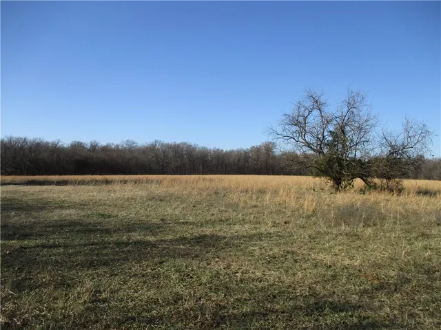 $1,000,000 | 5484 Southwest 40th Street, Columbus, KS 66725