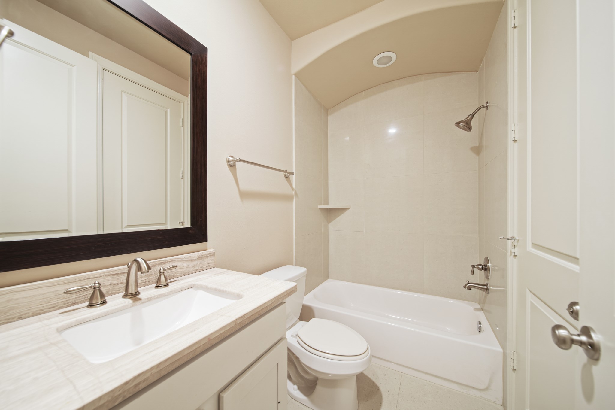 1250 West 23rd Street Houston, TX 77008 - Photo 8 of 50 The private ensuite bath provides access to a walk-in closet as well!