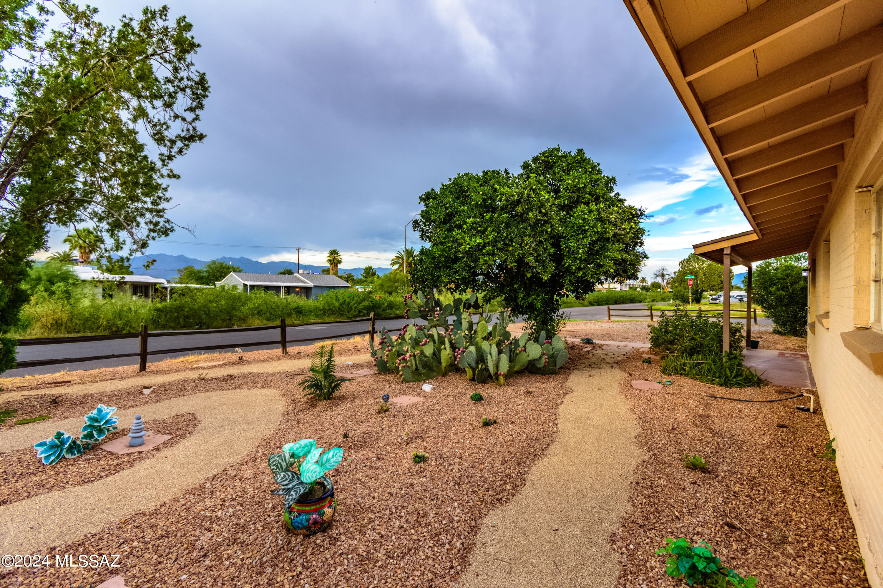 3324 East Silverlake Road Tucson, AZ 85713 - Photo 3 of 40 Gallery Image 3