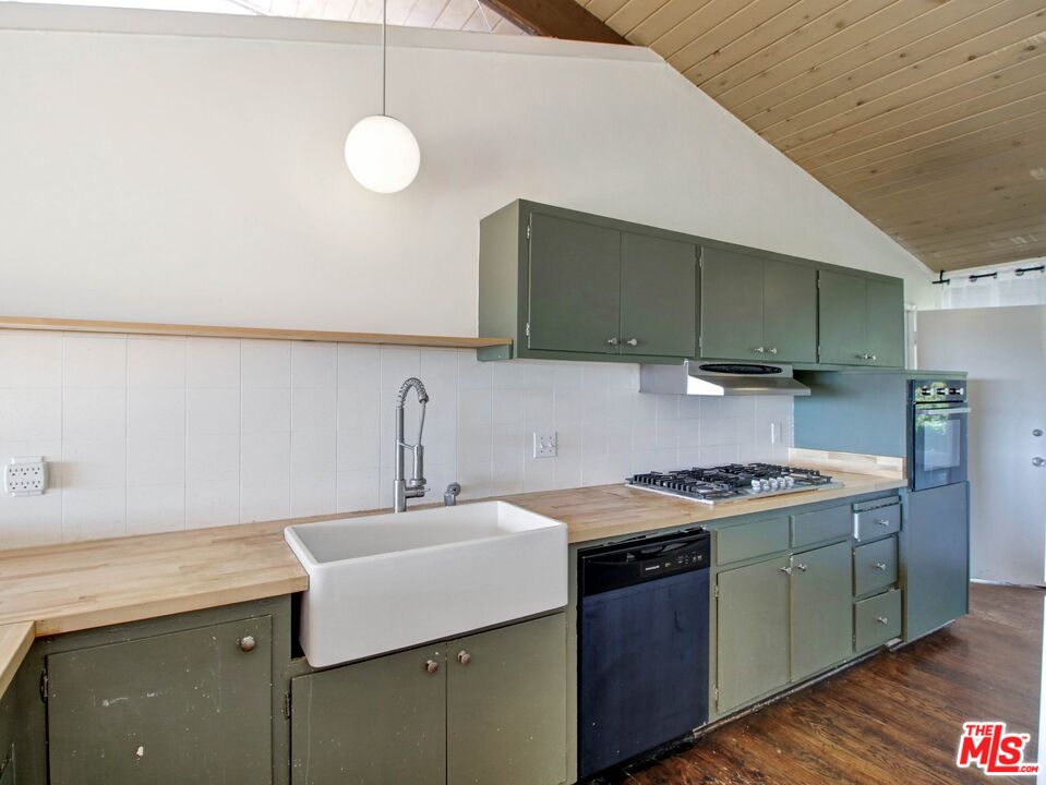3557 Serra Road Malibu, CA 90265 - Photo 12 of 18