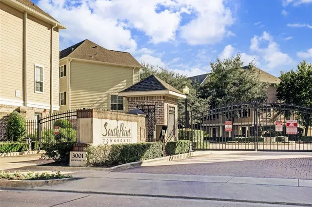 $255,000 | 3001 Murworth Drive, Unit 1602, Houston, TX 77025