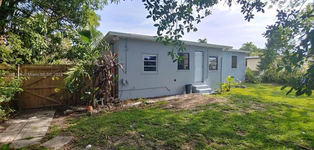 $3,500 | 5770 Southwest 62nd Terrace, Miami, FL 33143