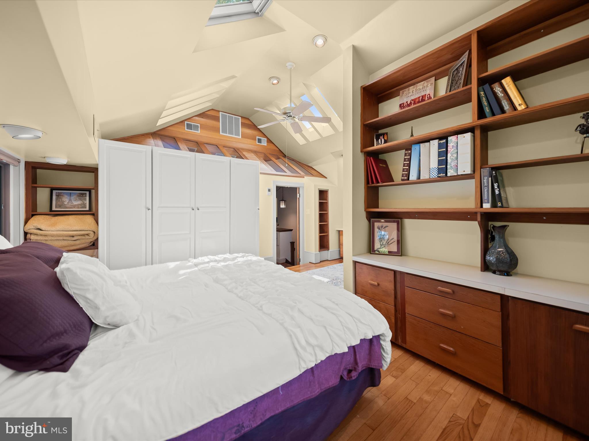 6310 Poe Road Bethesda, MD 20817 - Photo 26 of 46 Secondary bedroom alternate view