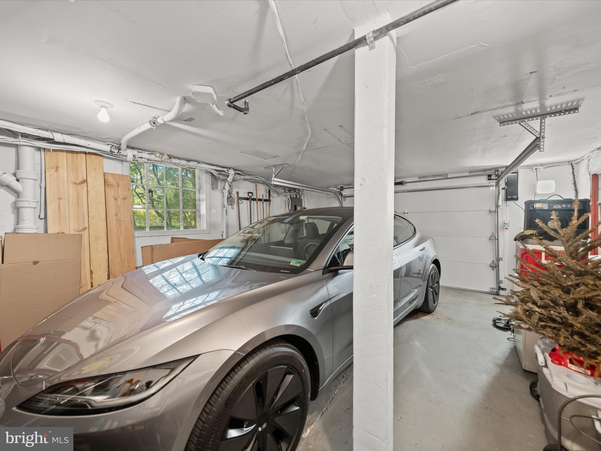6310 Poe Road Bethesda, MD 20817 - Photo 39 of 46 One-car Garagr