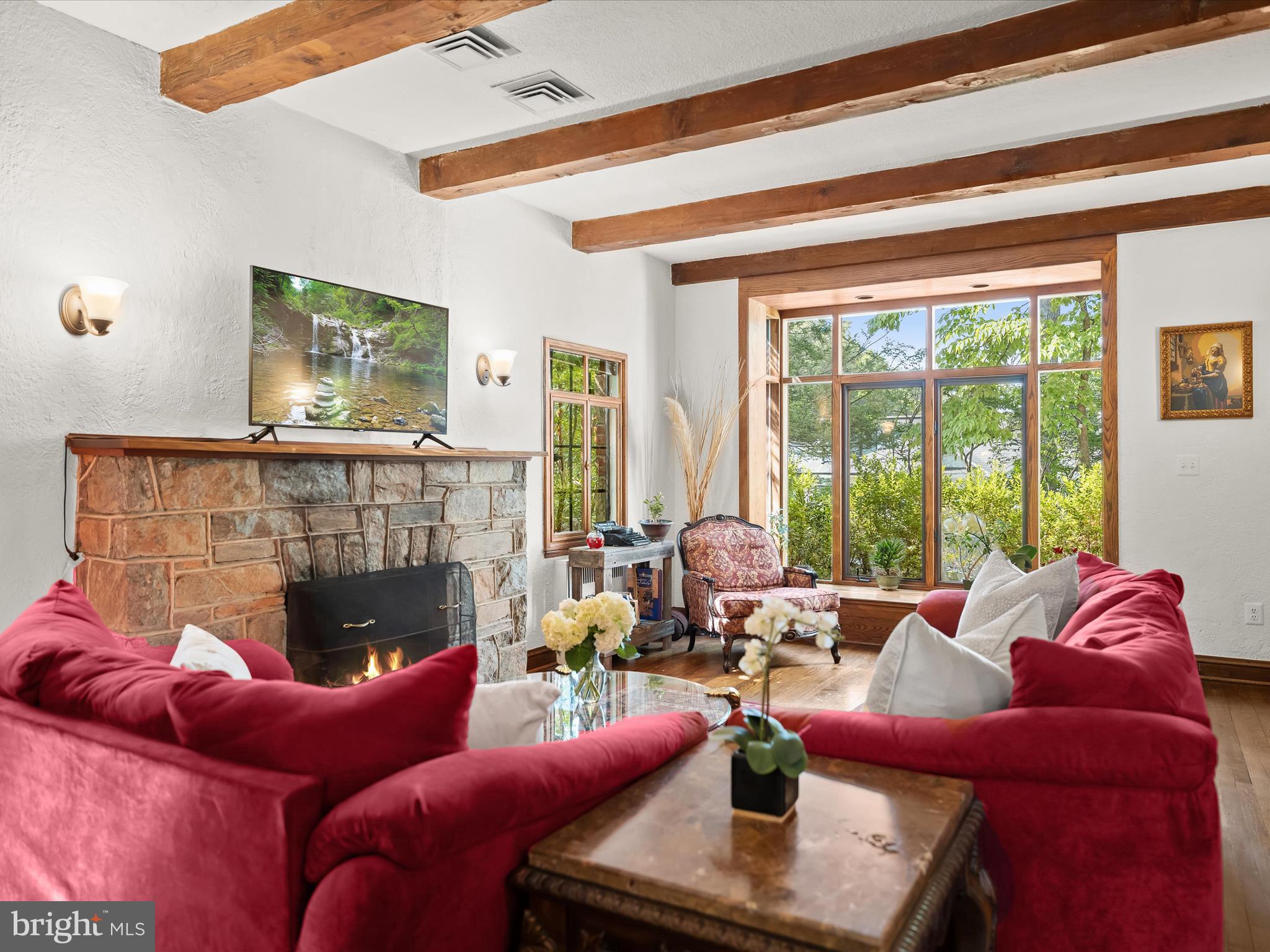 Living Room w/fireplace
