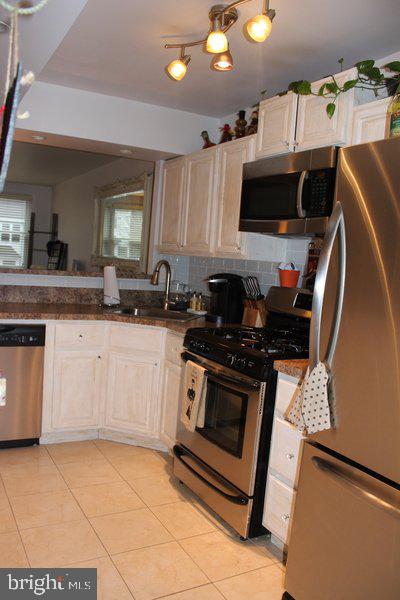 324 Ripka Street, Unit A Philadelphia, PA 19128 - Photo 6 of 13