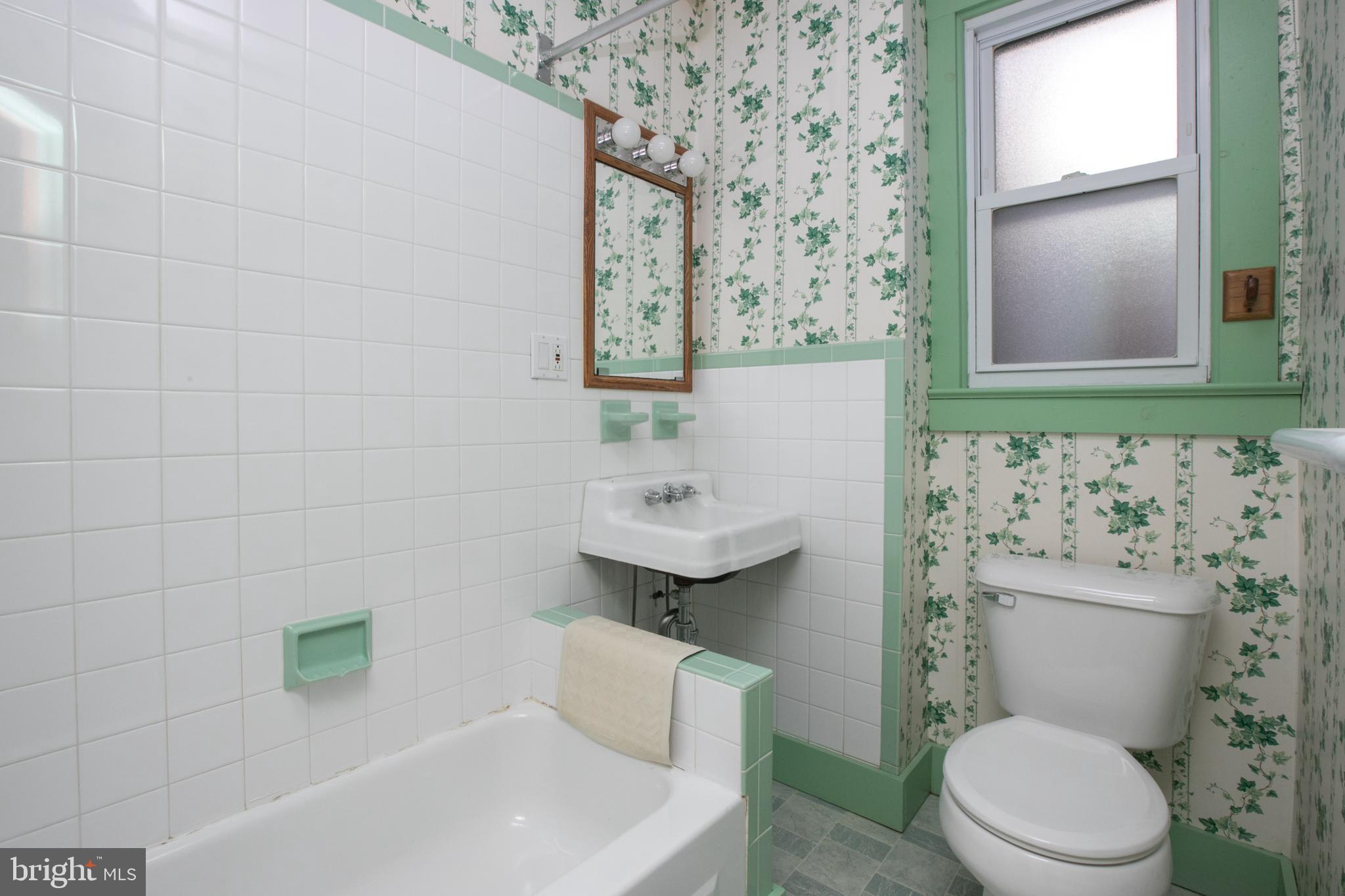 320 Powell Street Gloucester City, NJ 08030 - Photo 18 of 29 Bathroom 2