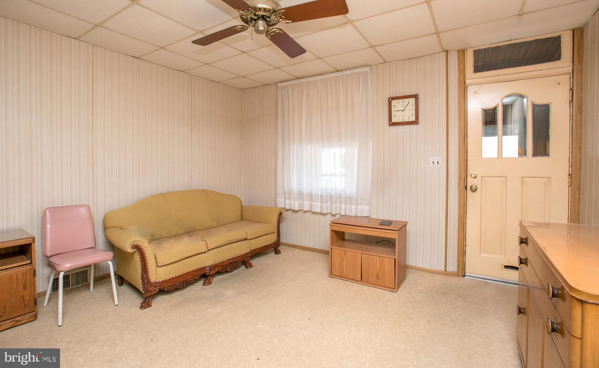 320 Powell Street Gloucester City, NJ 08030 - Photo 3 of 29 Living Room