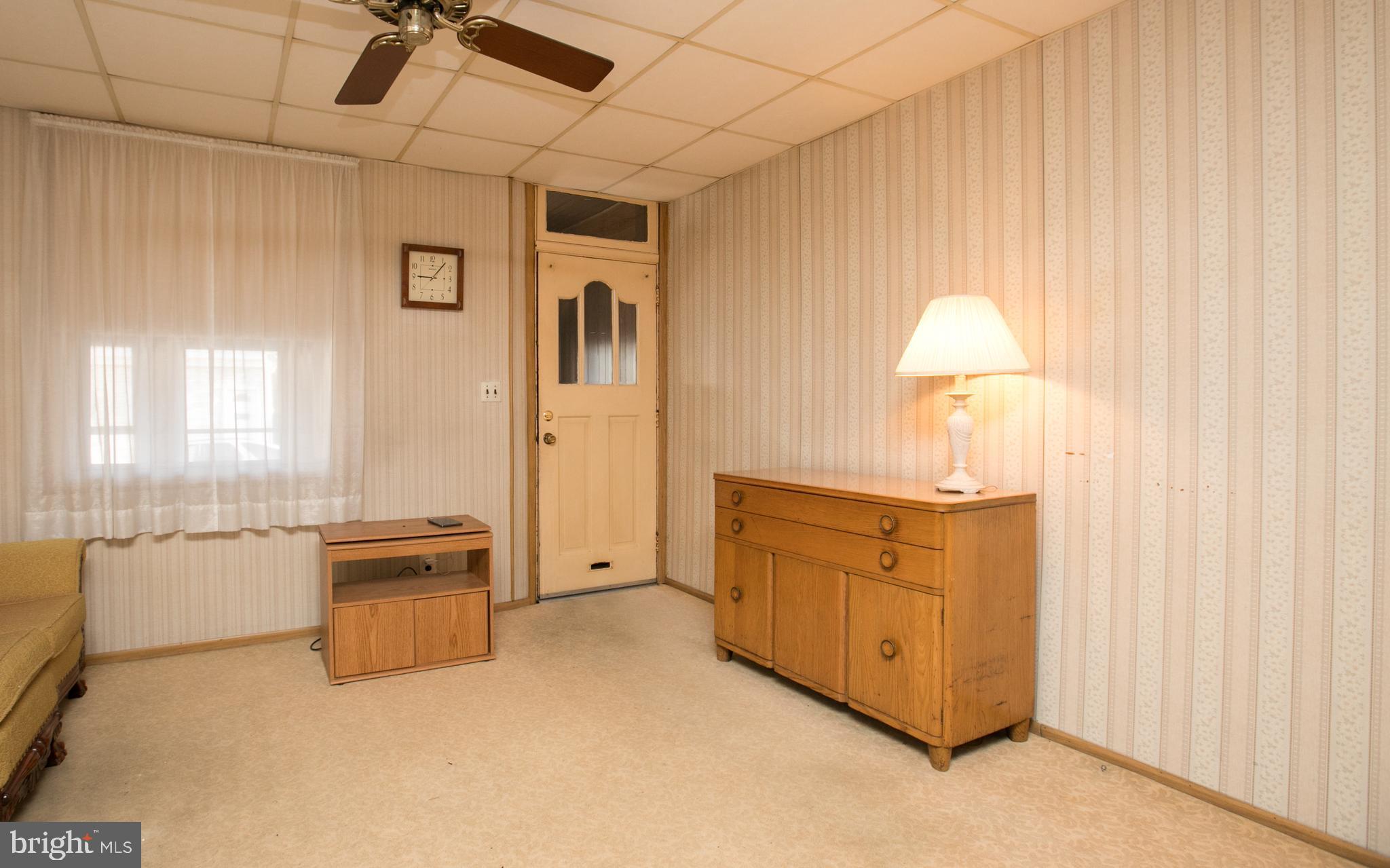 320 Powell Street Gloucester City, NJ 08030 - Photo 4 of 29 Living Room
