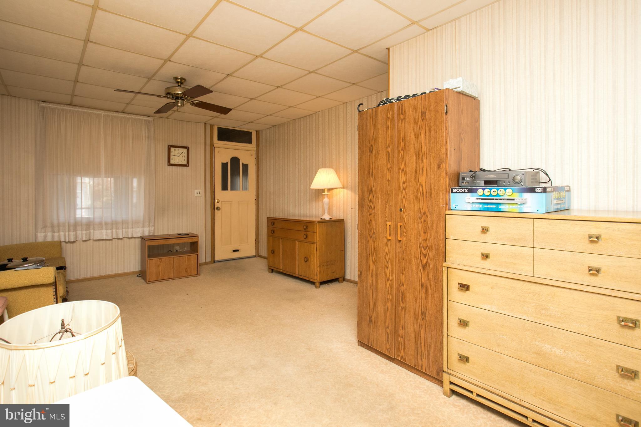 320 Powell Street Gloucester City, NJ 08030 - Photo 5 of 29 Living Room