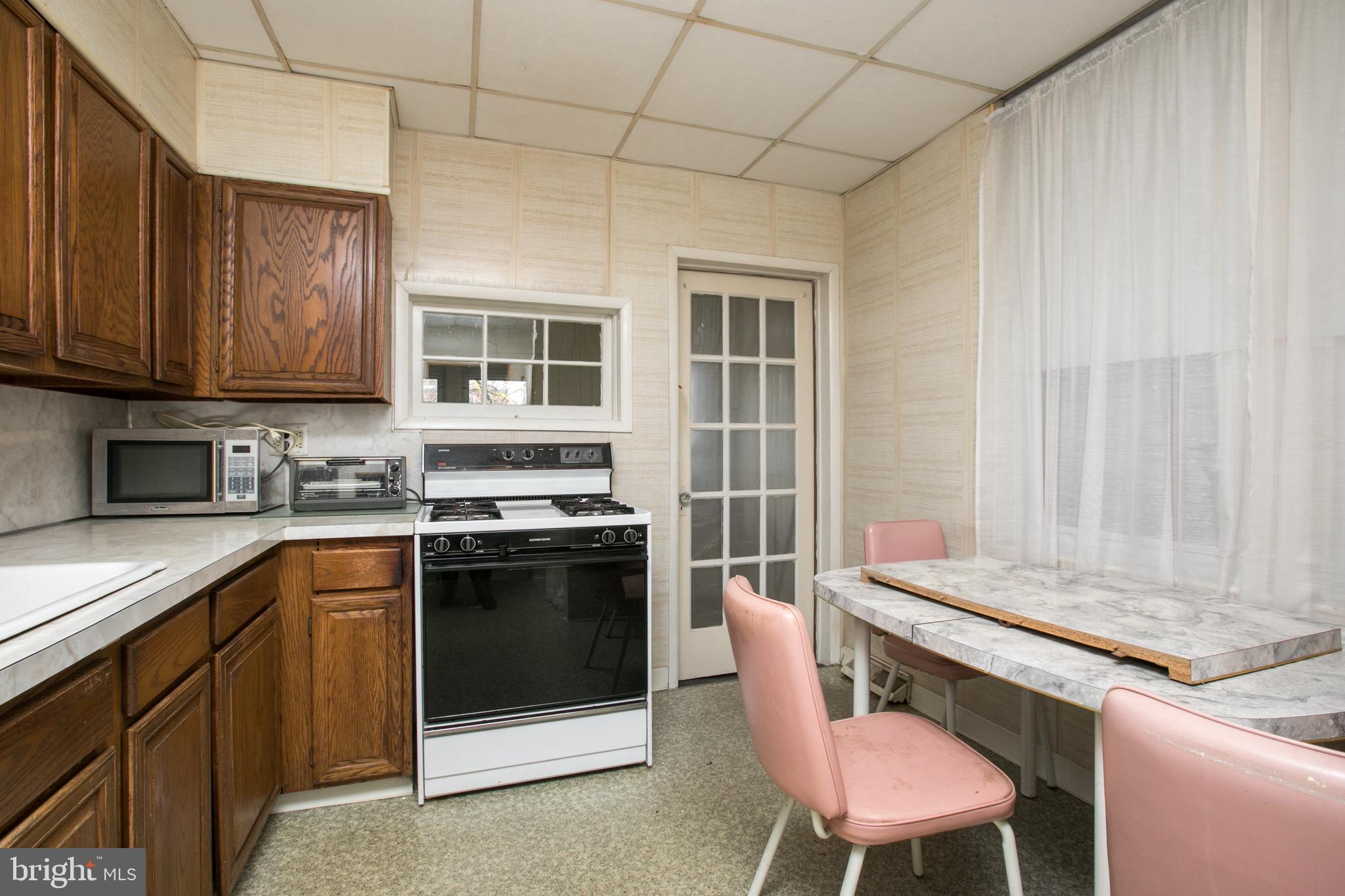 320 Powell Street Gloucester City, NJ 08030 - Photo 8 of 29 Kitchen