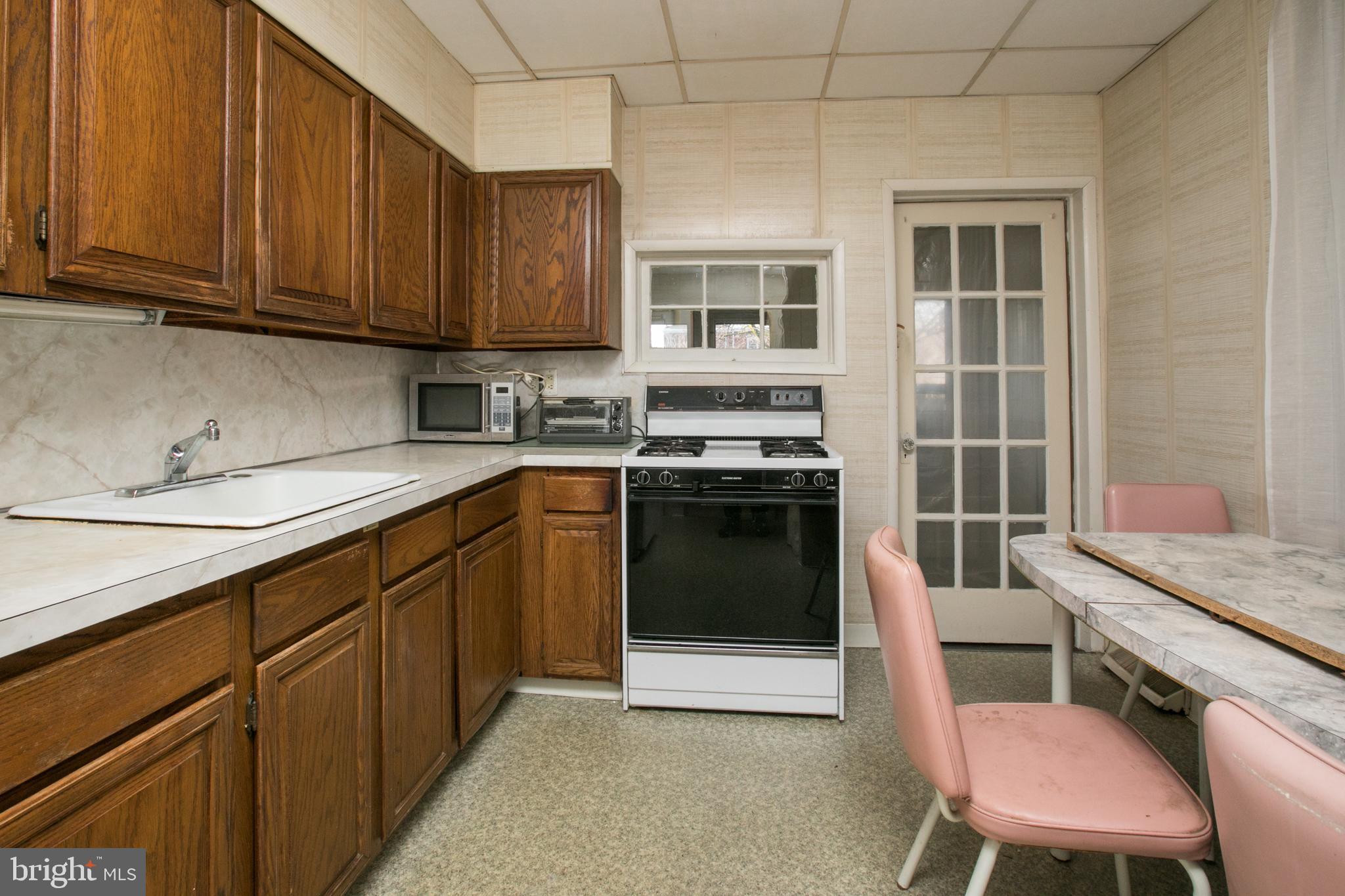 320 Powell Street Gloucester City, NJ 08030 - Photo 9 of 29 Kitchen