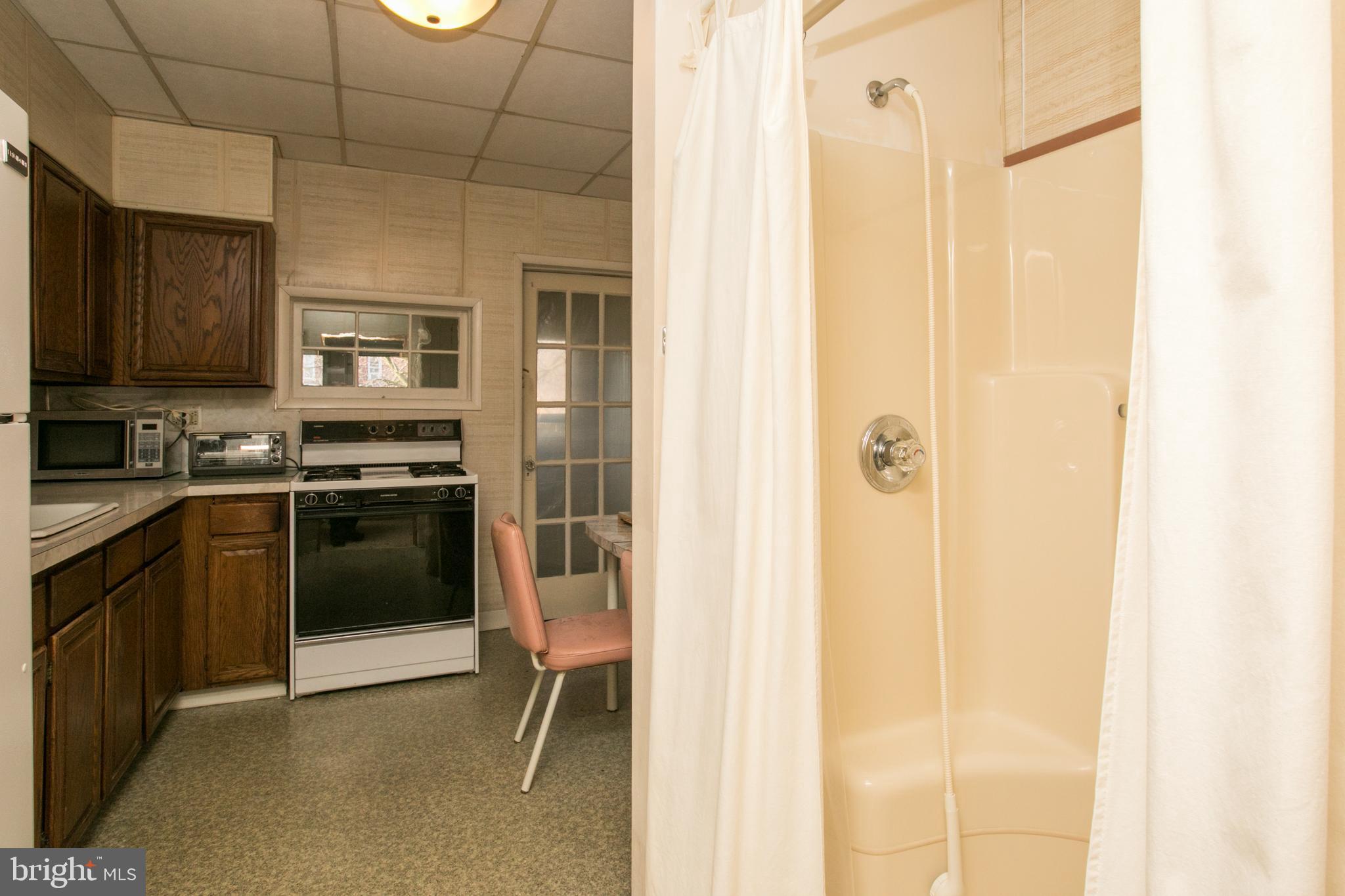 320 Powell Street Gloucester City, NJ 08030 - Photo 10 of 29 Kitchen