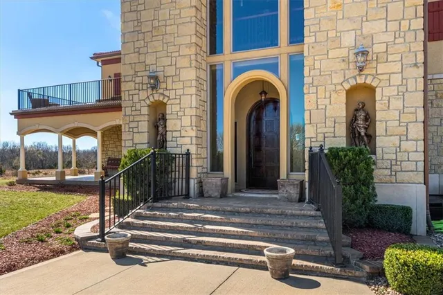 $1,800,000 | 2343 North 600 Road, Edgerton, KS 66021