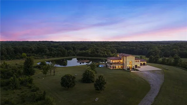 $1,800,000 | 2343 North 600 Road, Edgerton, KS 66021
