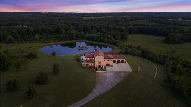 $1,800,000 | 2343 North 600 Road, Edgerton, KS 66021