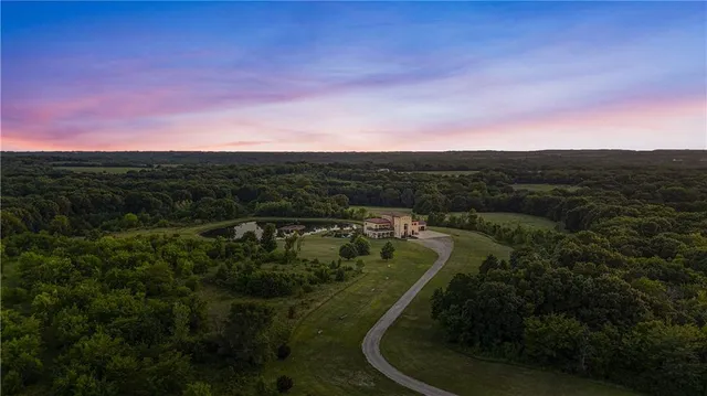 $1,800,000 | 2343 North 600 Road, Edgerton, KS 66021