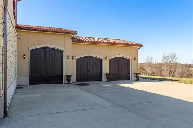 $1,800,000 | 2343 North 600 Road, Edgerton, KS 66021