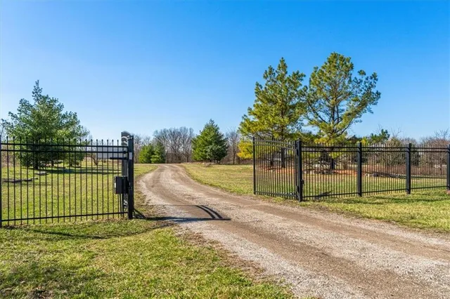 $1,800,000 | 2343 North 600 Road, Edgerton, KS 66021