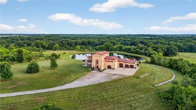 $1,800,000 | 2343 North 600 Road, Edgerton, KS 66021
