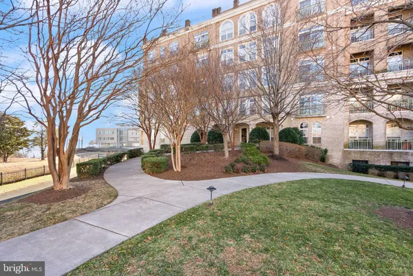 $400,000 | 810 Belmont Bay Drive, Unit 201, Woodbridge, VA 22191