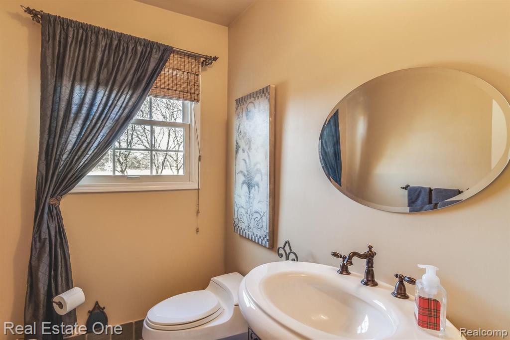 35949 Congress Road Farmington Hills, MI 48335 - Photo 5 of 47