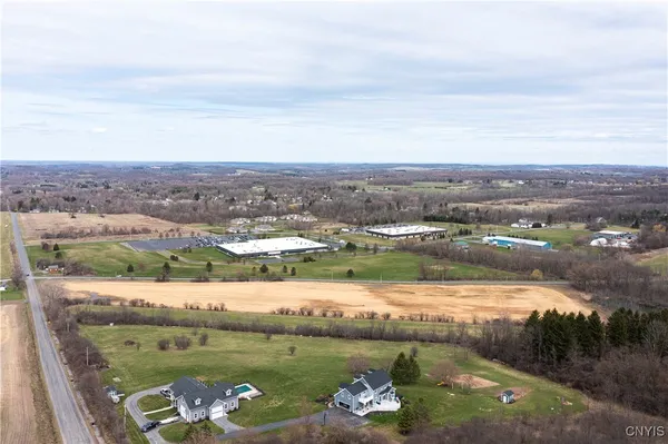 $249,900 | 692 Sheldon Road, Skaneateles, NY 13152