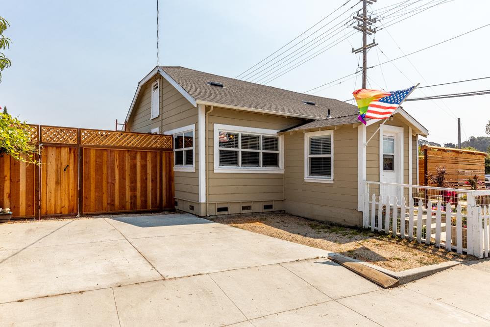 2211 Capitola Road Santa Cruz, CA 95062 - Photo 13 of 20 a view of a house with a park