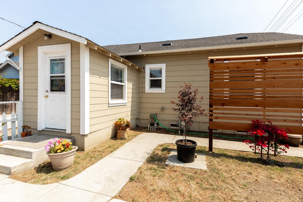 2211 Capitola Road Santa Cruz, CA 95062 - Photo 14 of 20 a front view of a house with patio