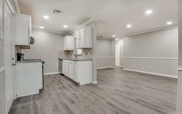 $1,599 | 5230 Village, San Antonio, TX 78218