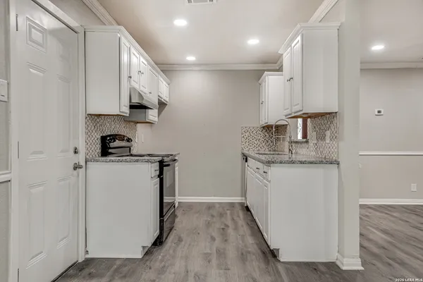 $1,599 | 5230 Village, San Antonio, TX 78218