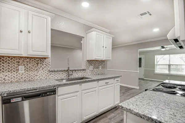 $1,599 | 5230 Village, San Antonio, TX 78218
