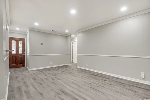 $1,599 | 5230 Village, San Antonio, TX 78218