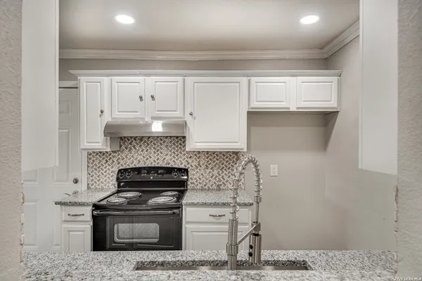 $1,599 | 5230 Village, San Antonio, TX 78218