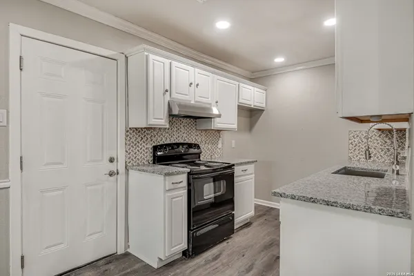 $1,599 | 5230 Village, San Antonio, TX 78218