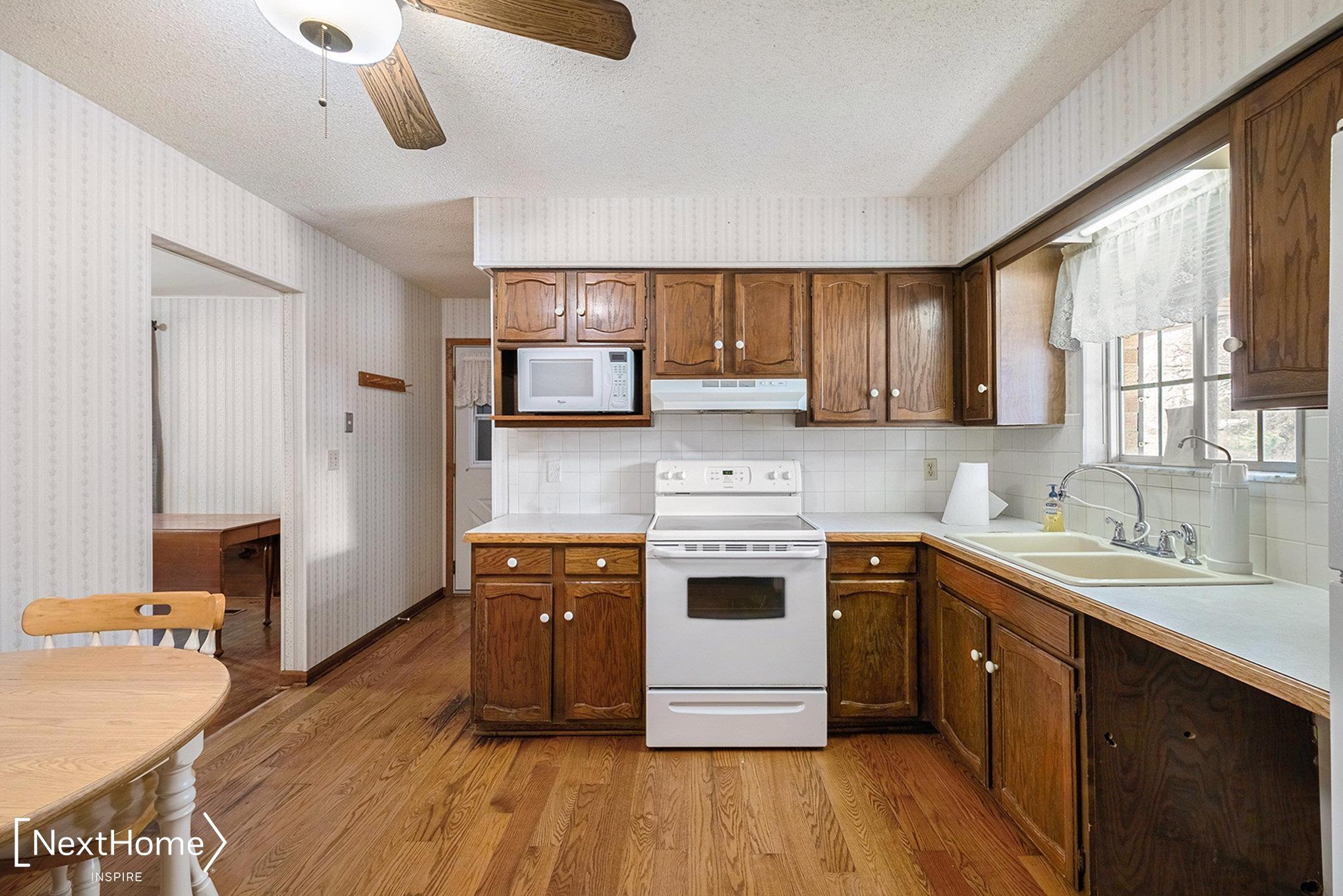 11278 Carpenter Road Flushing, MI 48433 - Photo 9 of 32 50136454-75a220c3-be82-491c-9d7e-f00775b7e6e2.JPG