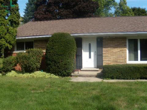 400 Willow Tree Lane Rochester, MI 48306 - Photo 1 of 3 386956.JPG