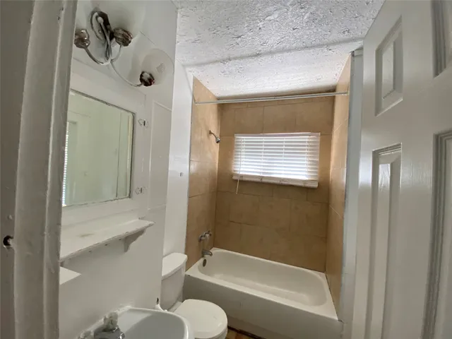 $1,200 | 109 Bryan Street, Unit 4, Houston, TX 77011