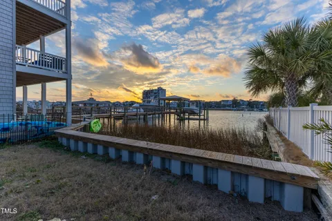 $275,000 | 817 Canal Drive, Carolina Beach, NC 28428