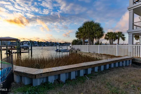 $275,000 | 817 Canal Drive, Carolina Beach, NC 28428