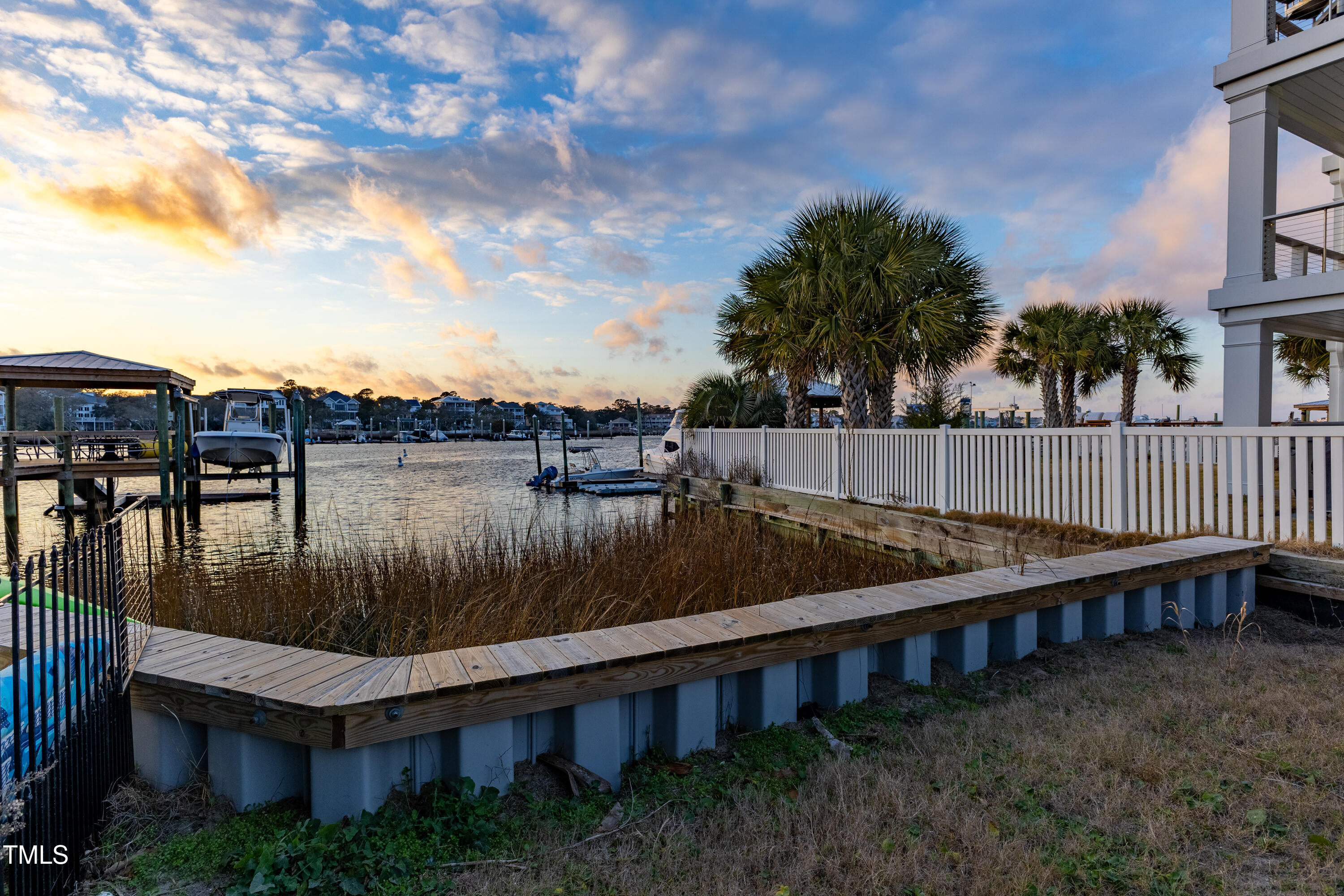 817 Canal Drive Carolina Beach, NC 28428 - Photo 10 of 17 817 Canal-18