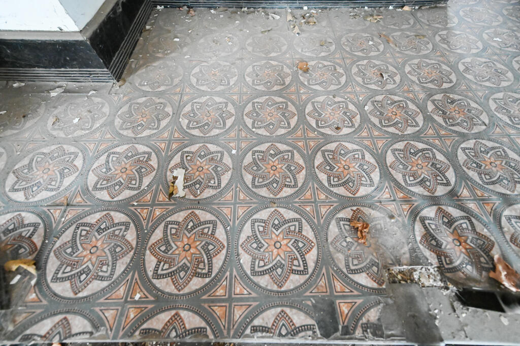 261 Chandler Street Detroit, MI 48202 - Photo 20 of 28 Super Headshots-86