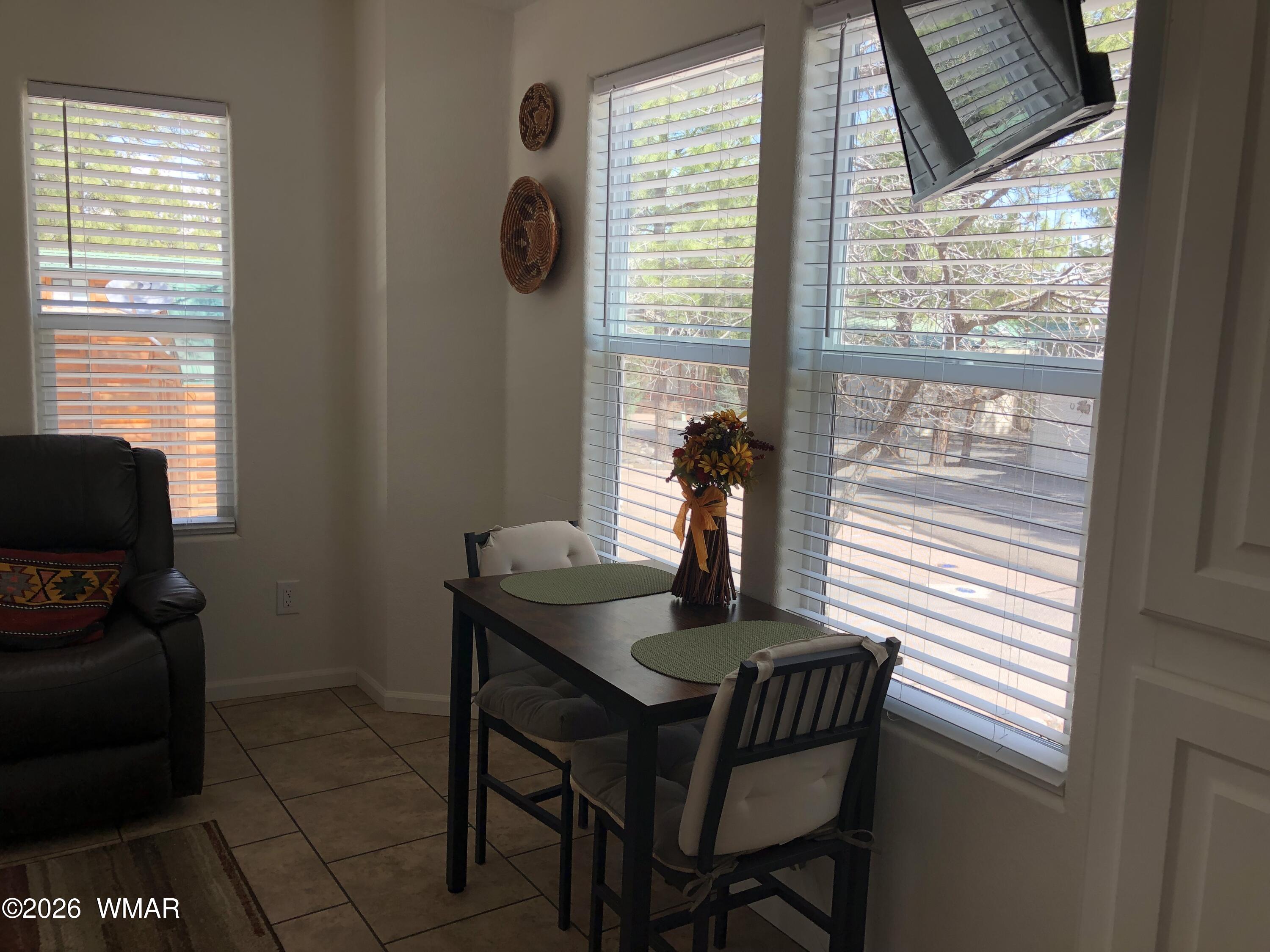 2301 Turtle Creek Road Show Low, AZ 85901 - Photo 13 of 35 a dining room with furniture and windows