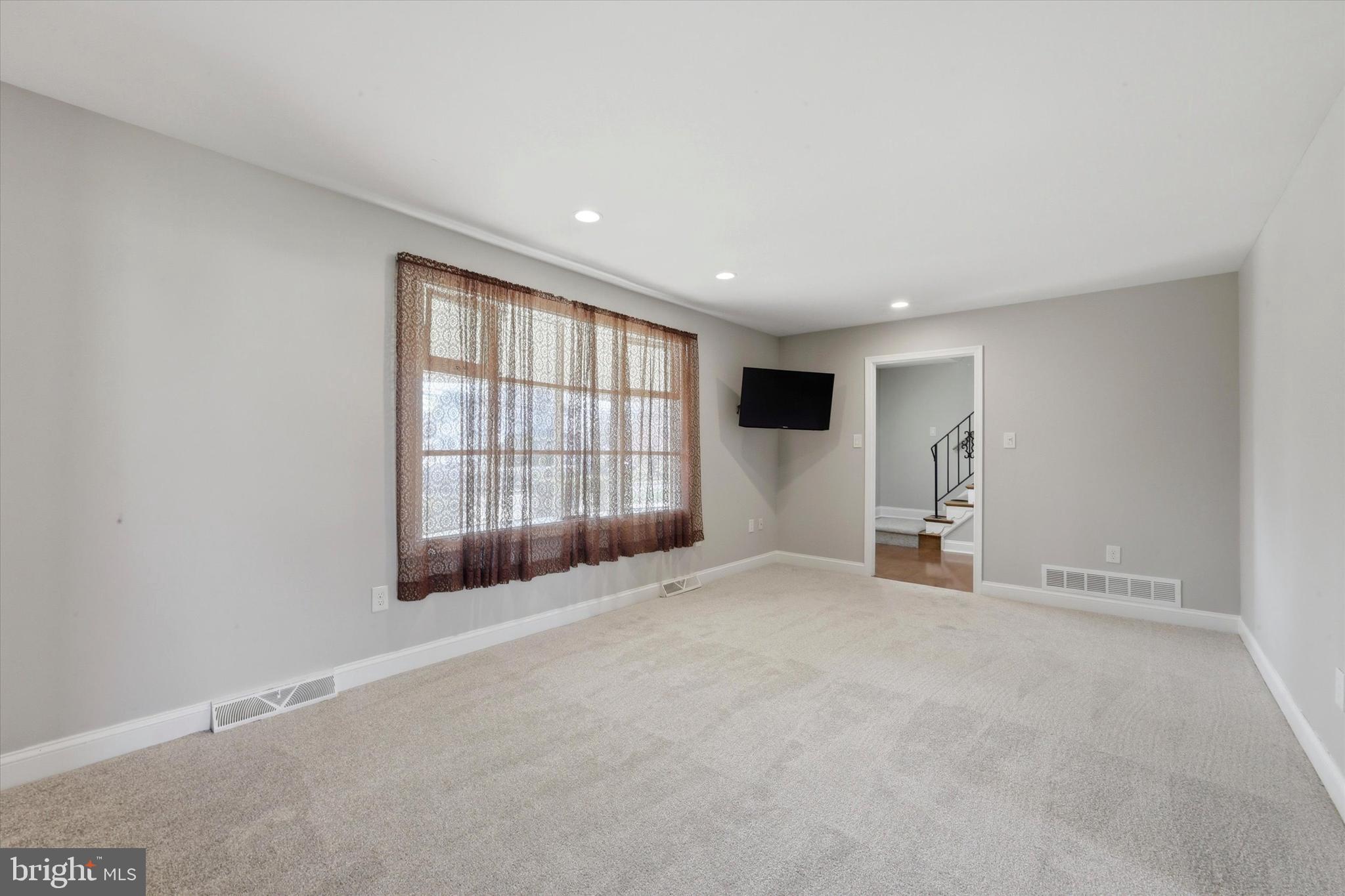 211 East Providence Road Aldan, PA 19018 - Photo 4 of 25