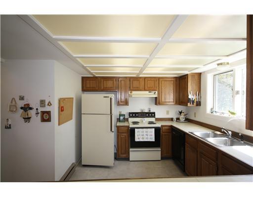 15 West Harbor Pond Road, Unit 15D West Boothbay Harbor, ME 04575 - Photo 3 of 10 Kitchen. Sunny kitchen.