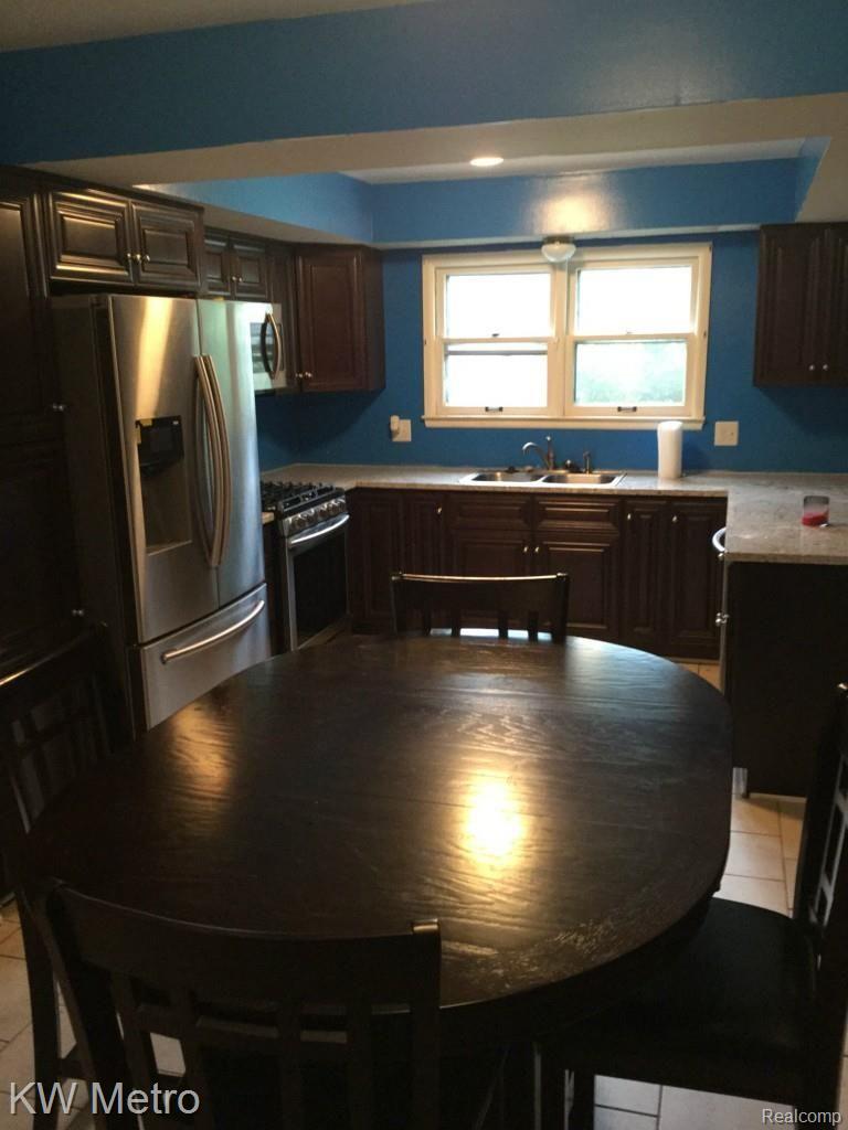 29845 Rambling Road Southfield, MI 48076 - Photo 6 of 14 2015-08-27 08.40